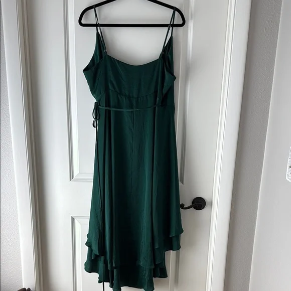 Elegant Green Asymmetrical Wrap Dress - Picture 4 of 4